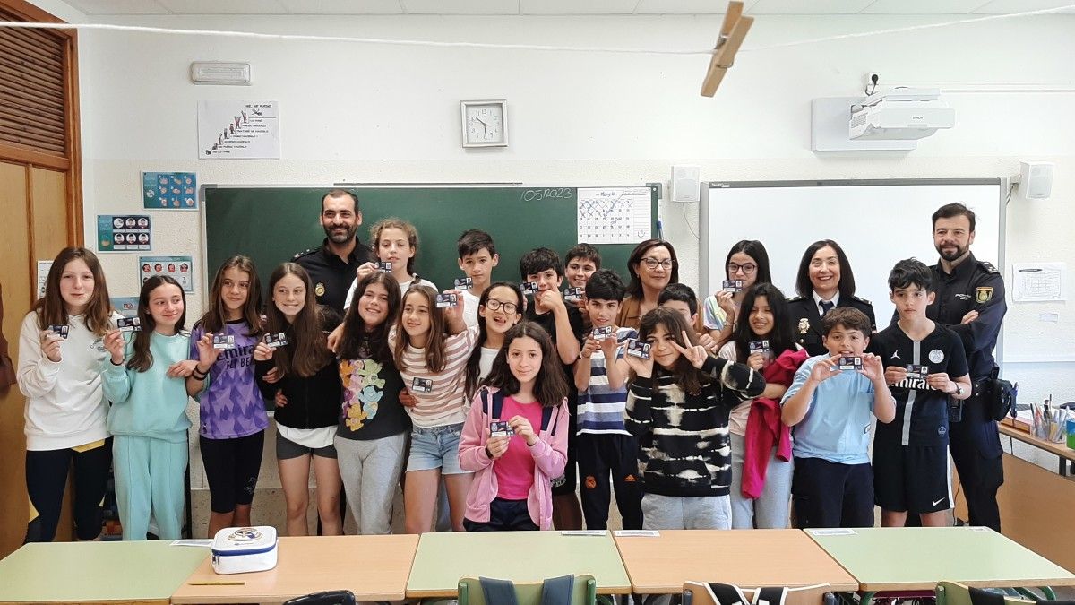 Entrega de carnés de ciberexpert@ a una veintena de escolares de Ponte Sampaio