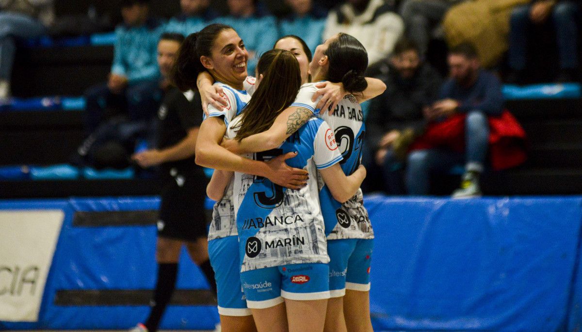 Partido entre Marín Futsal y Teldeportivo en A Raña