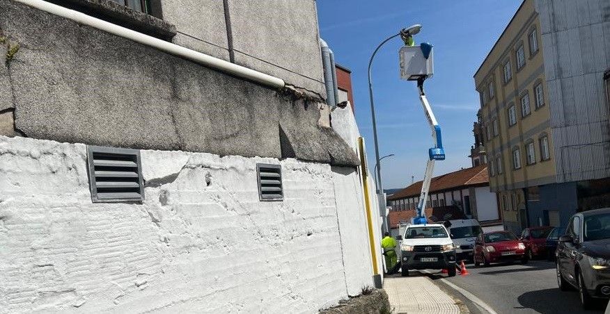 Renovación de luminarias en el centro de Marín