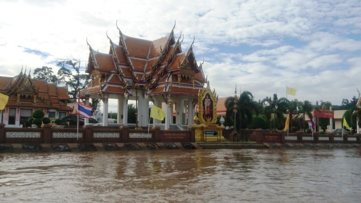 Peirao de Wat Khun Phrom