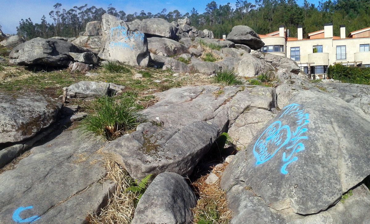 Pintadas en los petroglifos de A Caeira