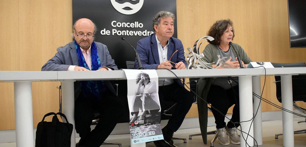 Presentación en el Concello del homenaje a la escritora Fina Casalderrey