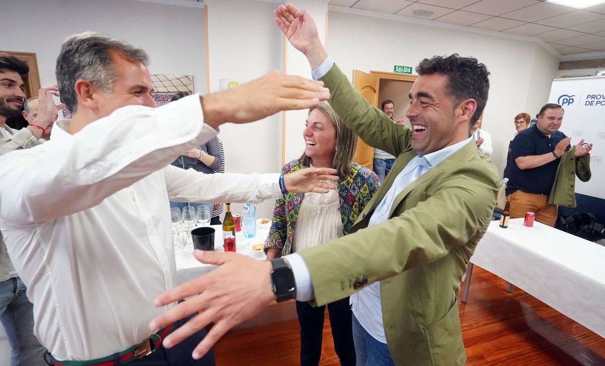 Celebración en el Partido Popular provincial al lograr la Deputación de Pontevedra