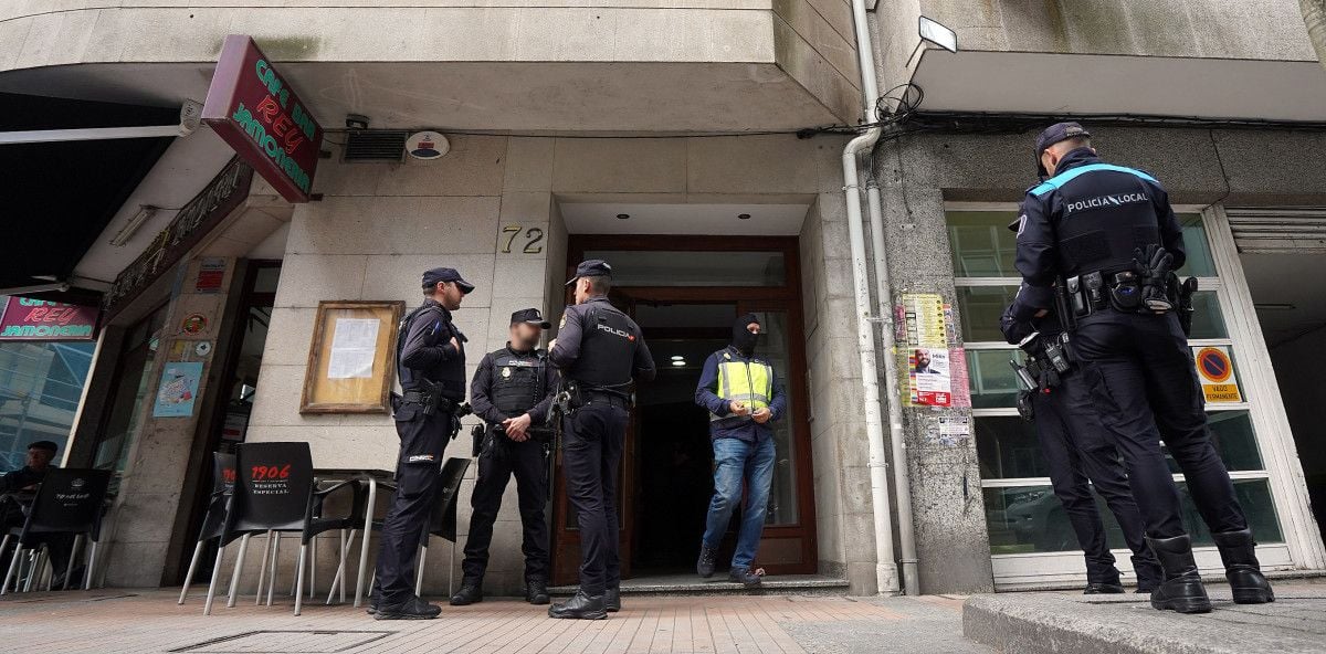 Operación da Garda Civil e as policías Nacional e Local en Joaquín Costa