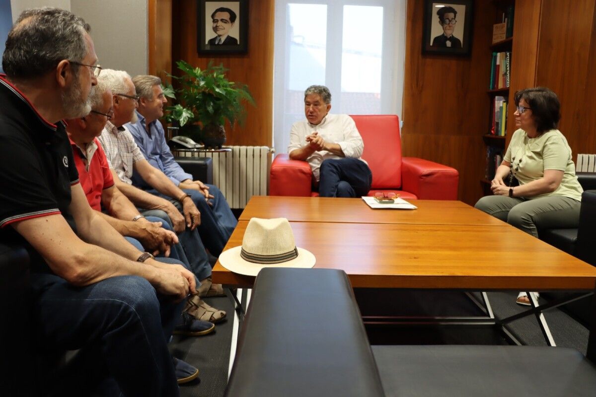 Reunión del alcalde con representantes de la Federación de Asociaciones de Vecinos Castelao