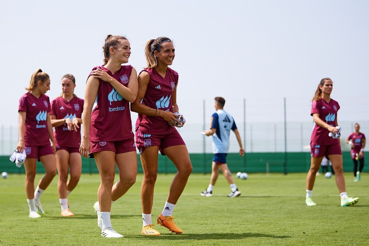 Tere Abelleira y Marta Cardona, en un entrenamiento con la Selección