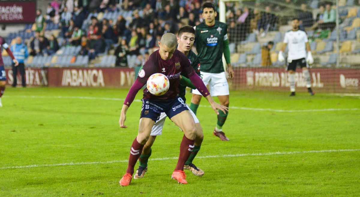 Partido de Primera RFEF entre Pontevedra CF y Racing de Ferrol en Pasarón