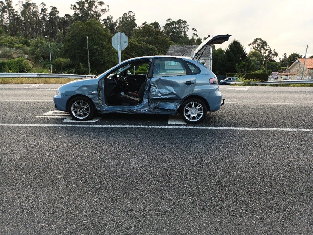 Accidente de tráfico en la N-640 a su paso por Cuntis