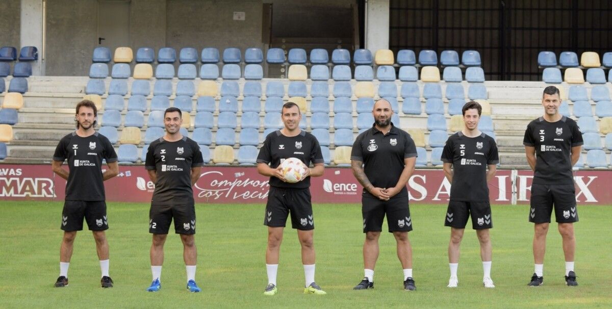 Manu Barros, Joni Fernández, Álex Otero, Adri Docampo y Moncho Martínez componen el cuerpo técnico de Yago Iglesias