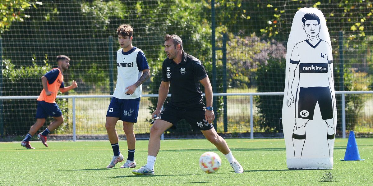 Yago Iglesias, en un entrenamiento del Pontevedra