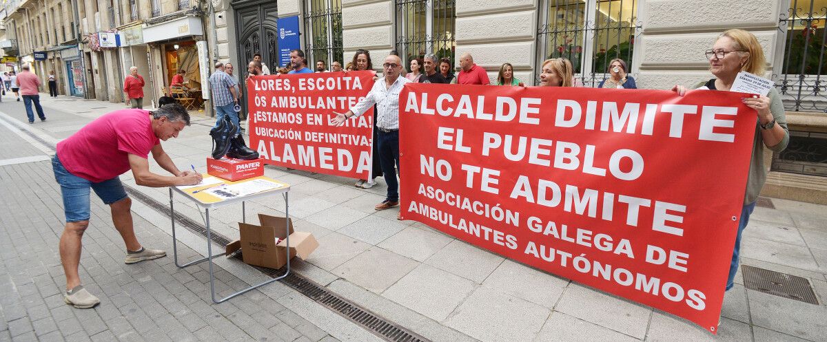 Protesta de los ambulantes reclamando la feria en la Alameda