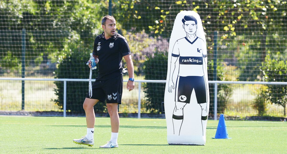 Yago Iglesias, en su primer entrenamiento con el Pontevedra