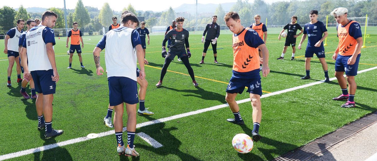 Primer entrenamiento del Pontevedra de Yago Iglesias