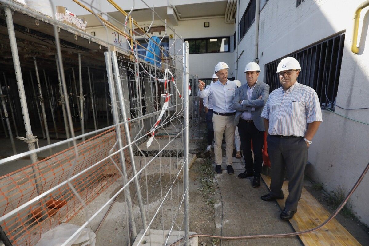 El conselleiro de Educación, Román Rodríguez, visita las obras del CIFP Carlos Oroza