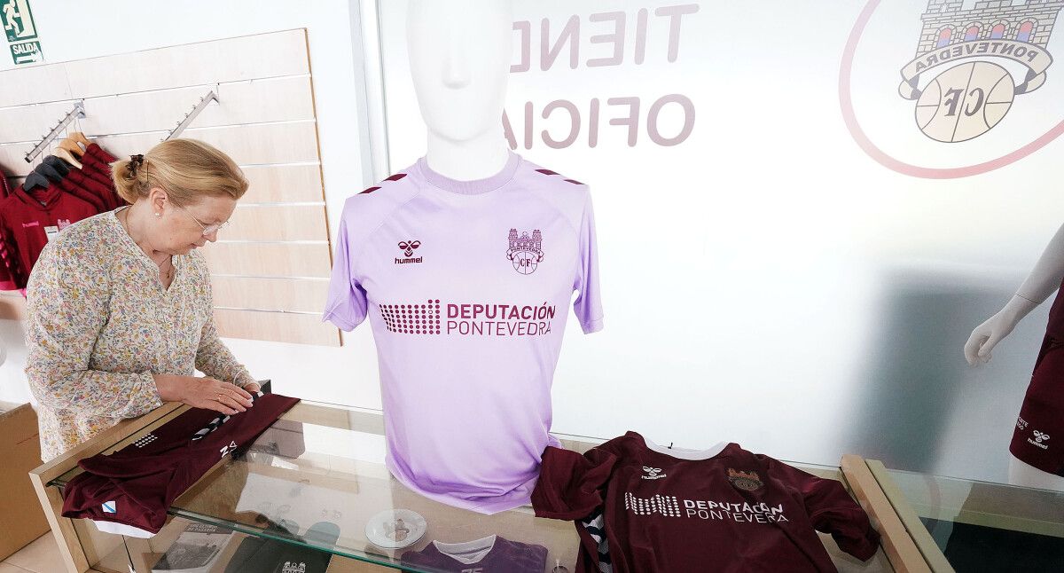 Las nuevas camisetas del Pontevedra 2023/2024 ya están a la venta