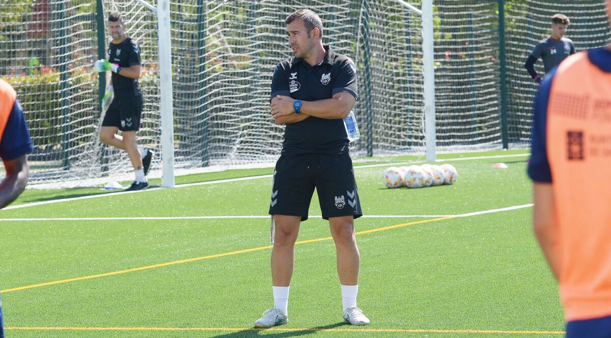 Primer entrenamiento del Pontevedra de Yago Iglesias