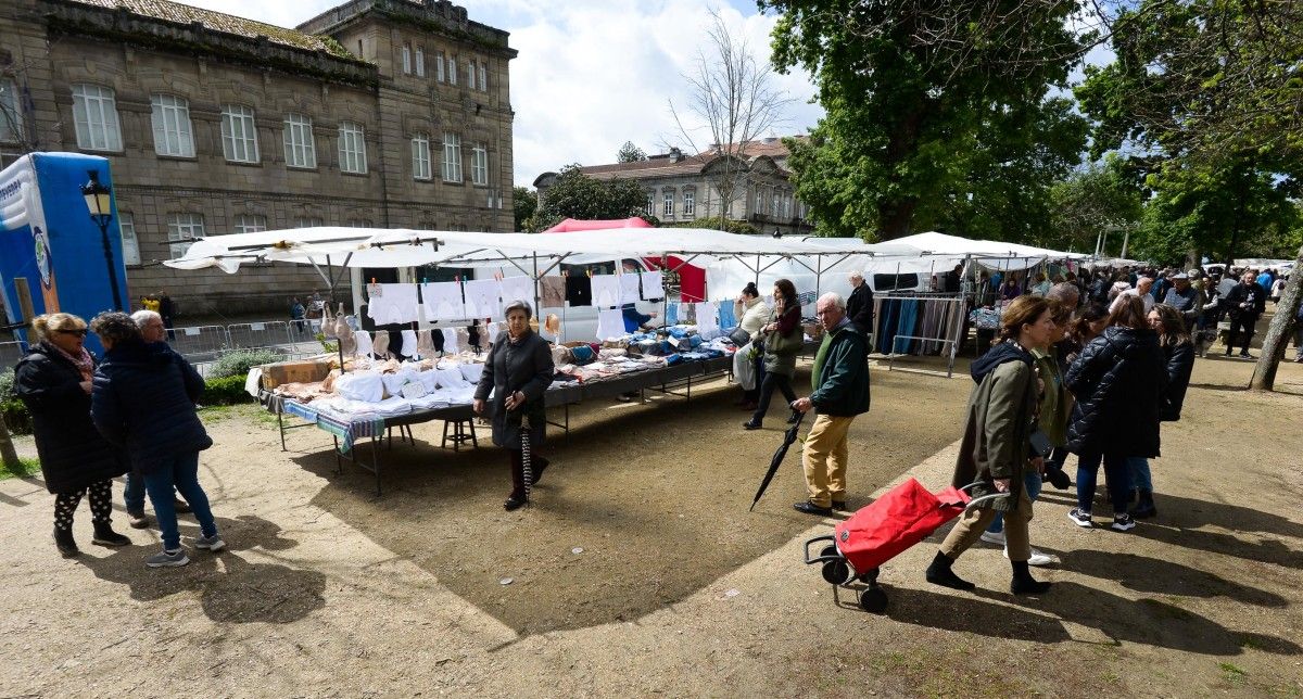 Primeiro día da feira ambulante na Alameda