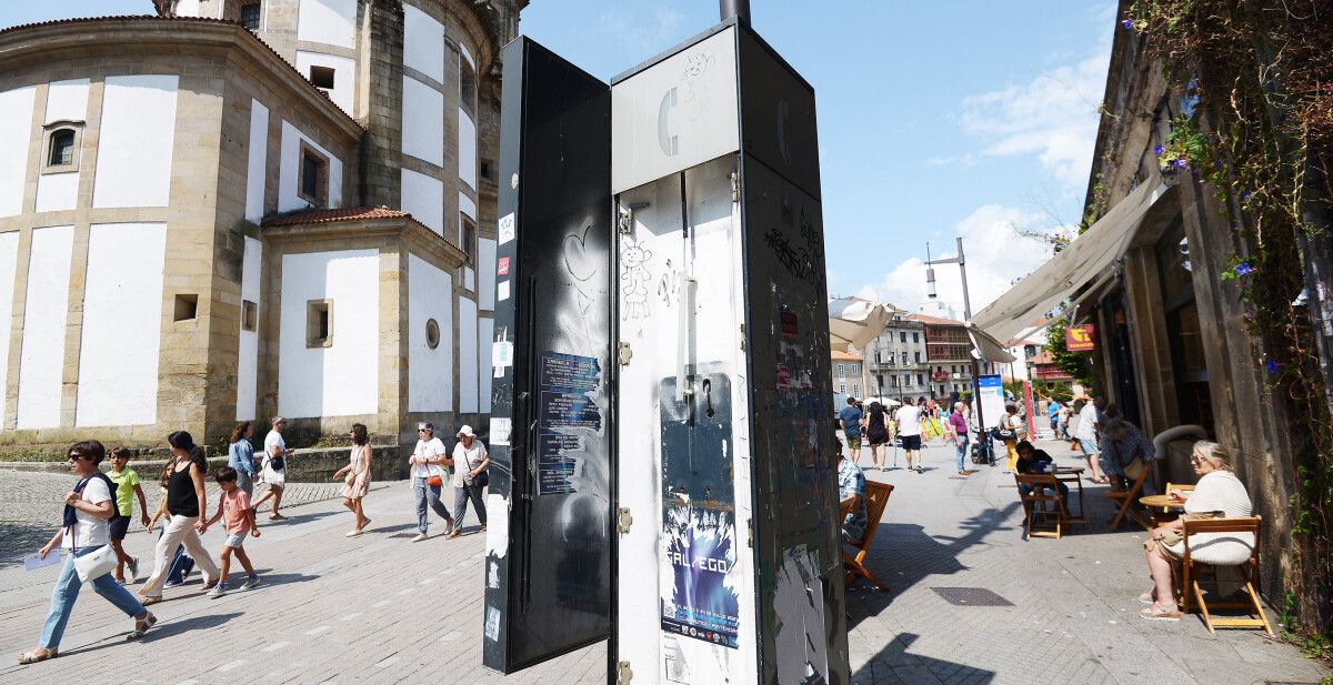 Cabina telefónica, que xa foi retirada