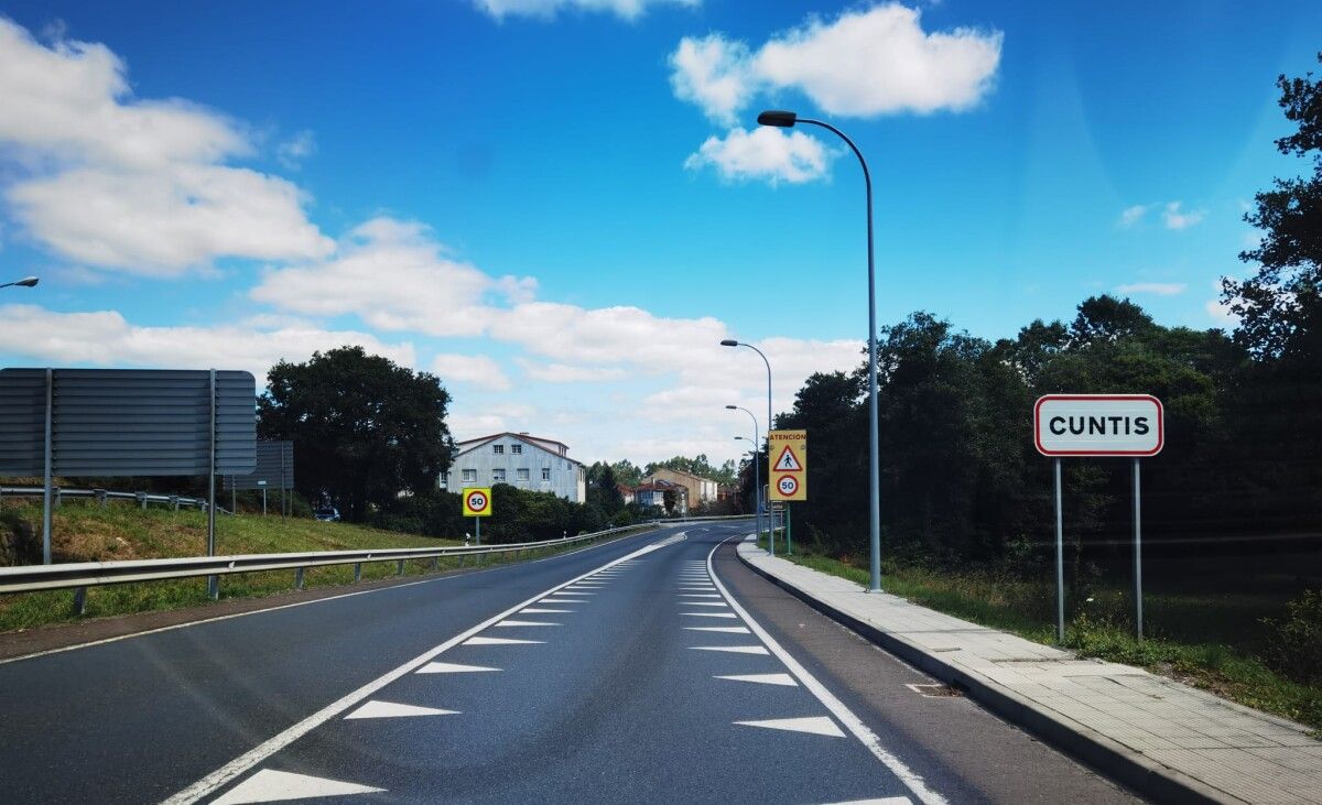 Carretera nacional N-640 a su paso por Cuntis