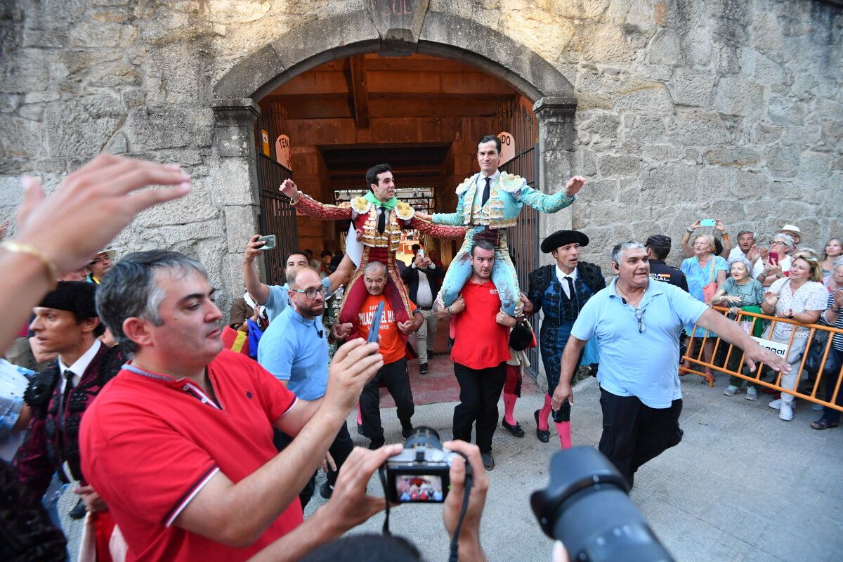 Rufo y Luque abren a porta grande na Feira da Peregrina 2023