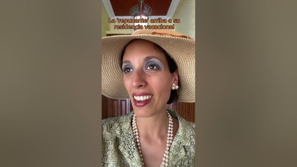 "La repunante", personaje interpretado por la periodista María Foscaldo, más conocida en redes sociales como MeryFos