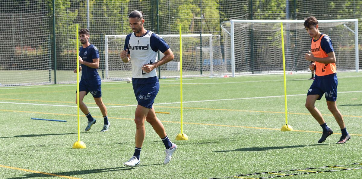 Mario Gómez, entrenando con el Pontevedra en A Xunqueira