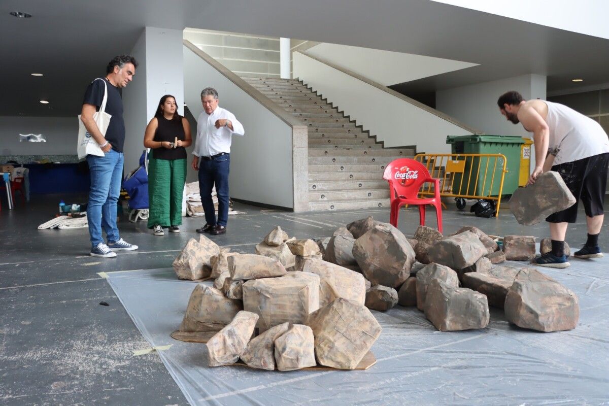 Traballos de preparación e mantemento dos elementos decorativos da Feira Franca