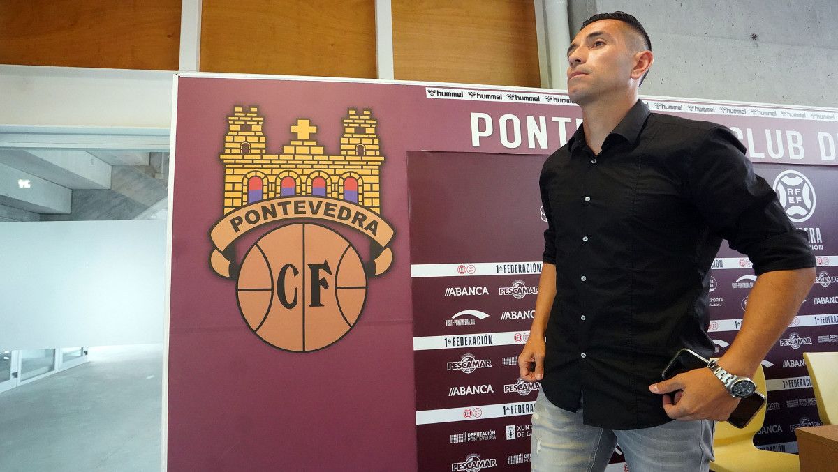 Charles, en la presentación de Yago Iglesias como entrenador del Pontevedra