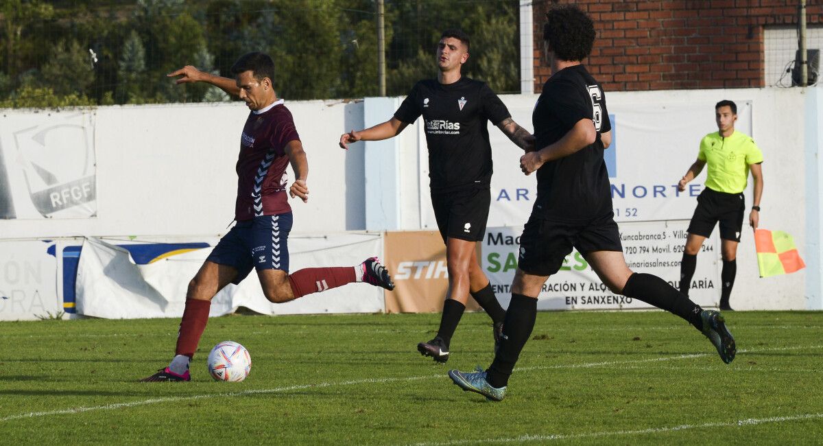 Amistoso de pretemporada entre Villalonga y Pontevedra (1-4)