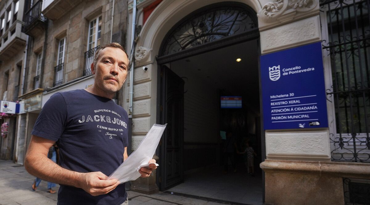 David Carmuega antes de presentar su petición en el registro municpal 