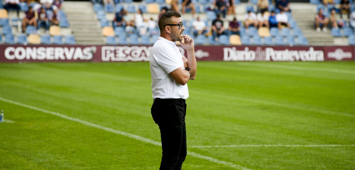 Partido de liga entre Pontevedra CF y Gimnástica de Torrelavega en Pasarón