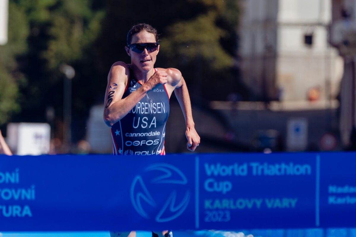 Gwen Jorgensen, na Copa do Mundo de Tríatlon en Karlovy