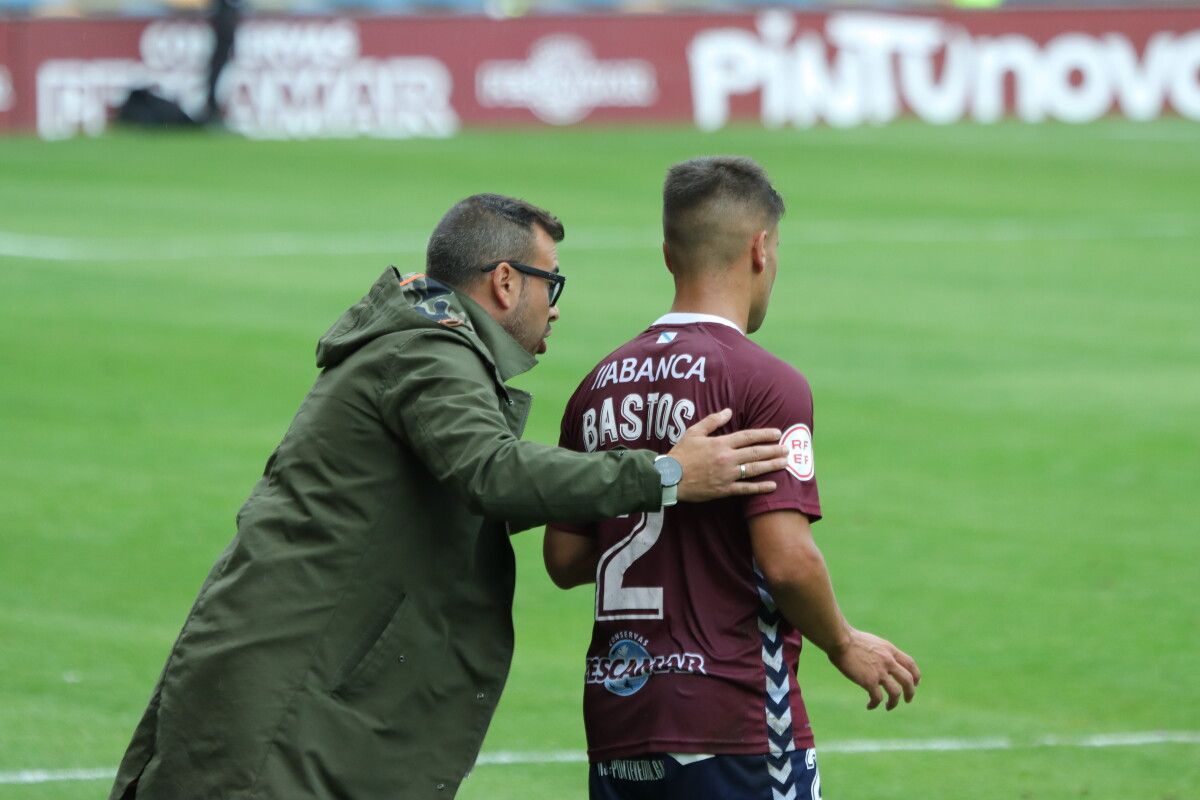 Yago Iglesias, en el partido de liga entre Pontevedra CF y Langreo en Pasarón