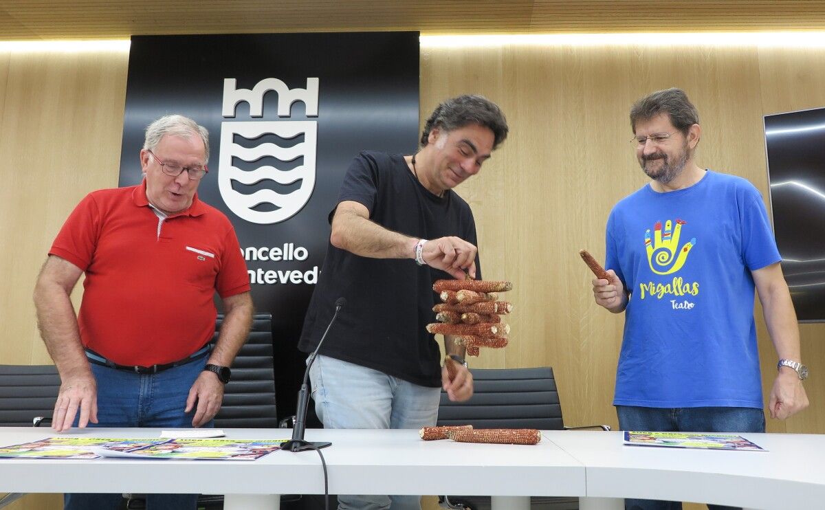 Servando Rodríguez, Demetrio Gómez y Carlos Yus con un juego tradicional