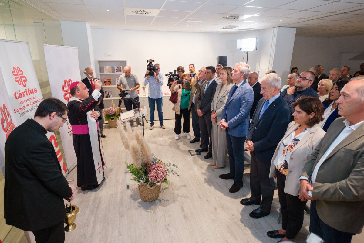 Inauguración de la nueva sede de Cáritas en Vilagarcía 