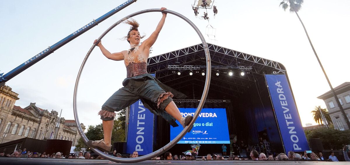 Actuación de Pablo Méndez Performance tras a inauguración da Gran Final das Series Mundiais