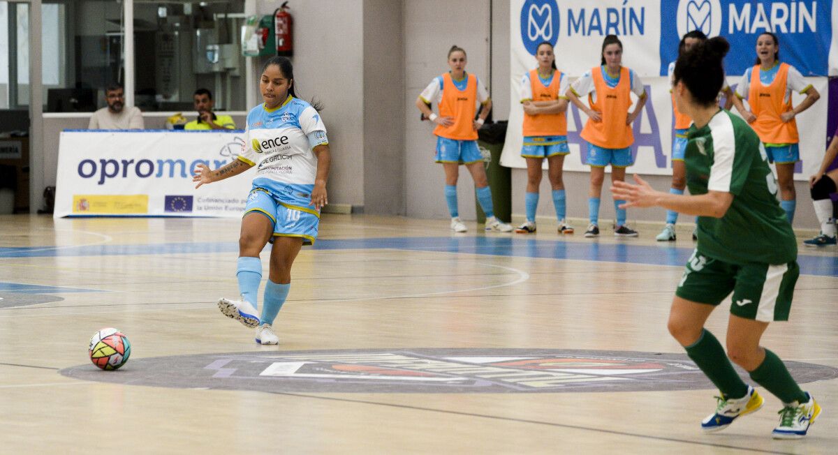 Partido de liga entre Marín Futsal y Leganés en A Raña