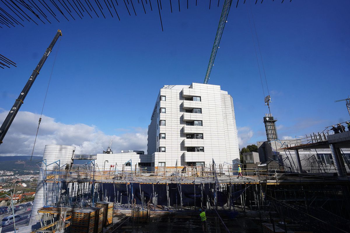 Visita de Alfonso Rueda a las obras de ampliación de Montecelo