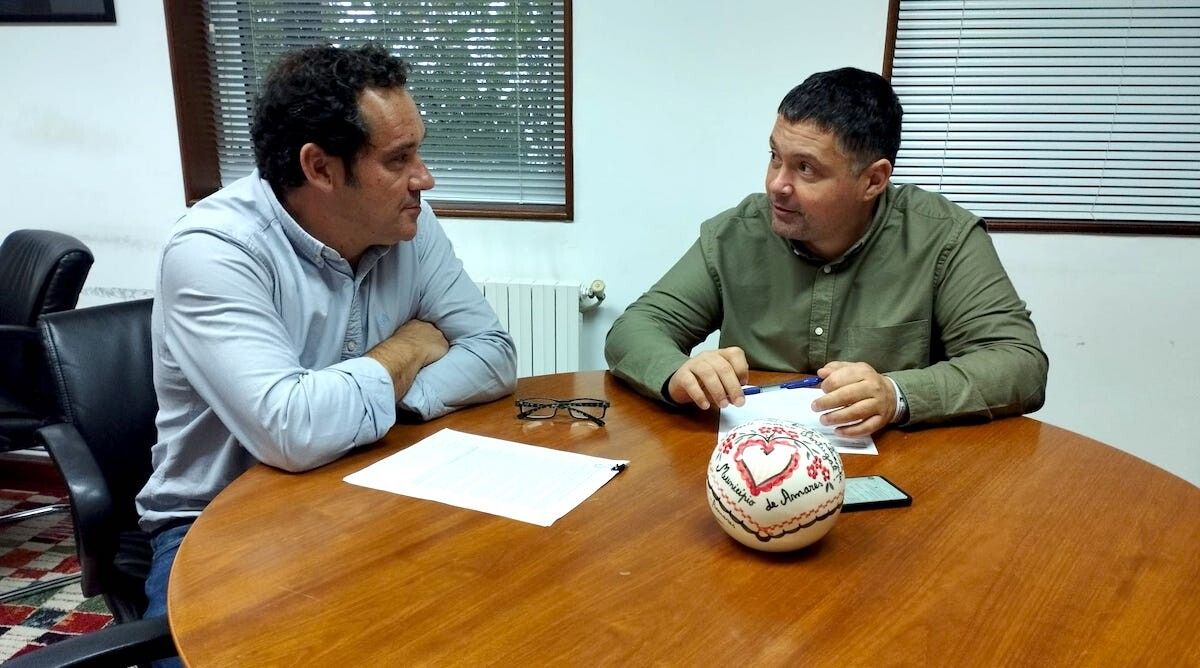 Pablo Garrido, teniente de alcalde en Soutomaior, con el alcalde Manu Lourenzo