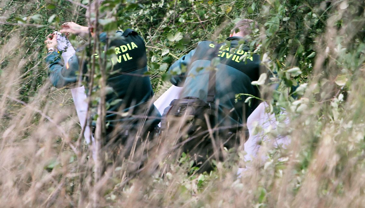 Patrulla da Garda Civil nun monte de Cerdedo-Cotobade