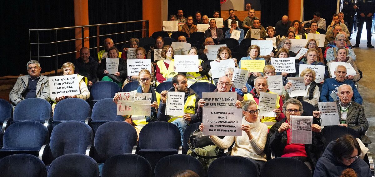 Protesta por el trazado de la A-57 en el pleno municipal