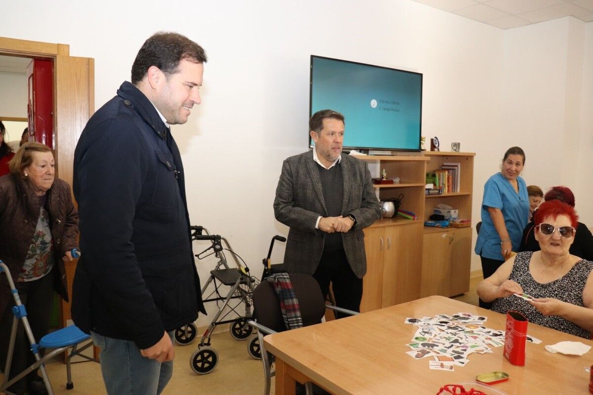 Jorge Cubela y Perfecto Rodríguez visitaron la residencia de mayores de Cerdedo