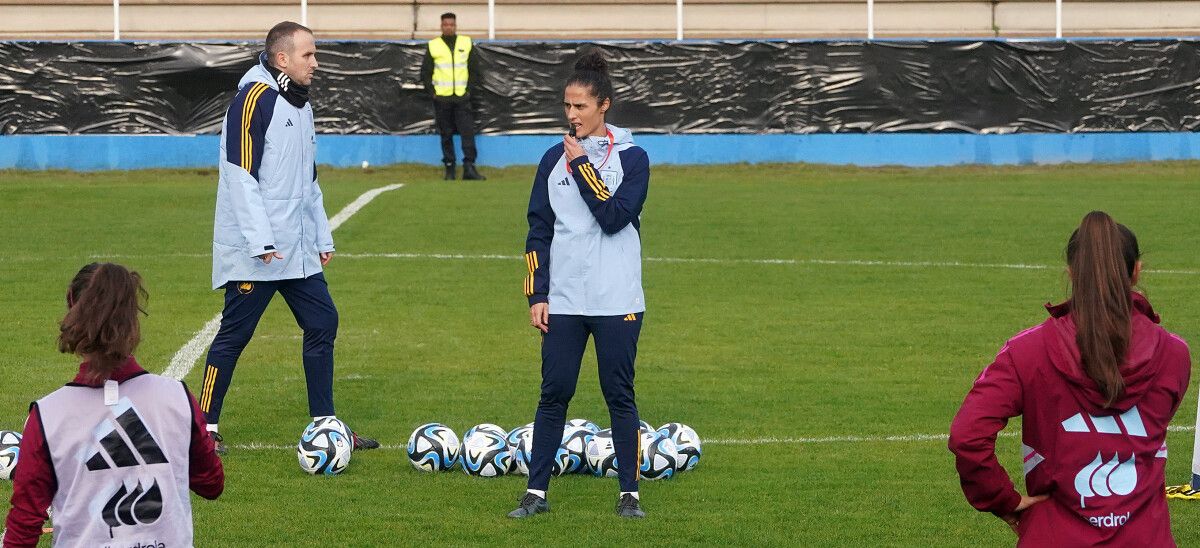 Montse Tomé, en el entrenamiento de la Selección Españoña en Burgáns