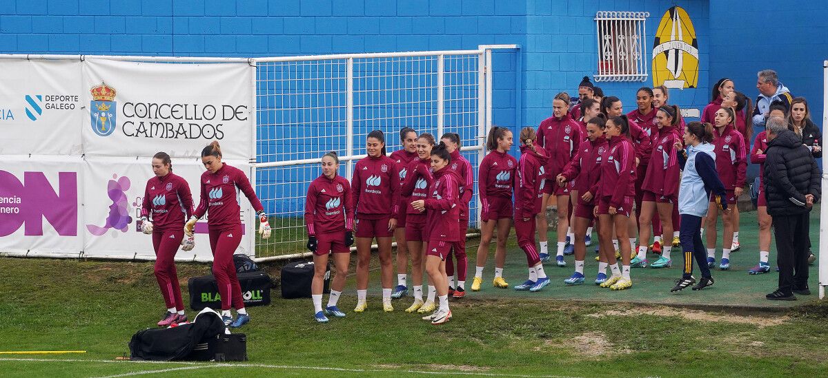 Entrenamiento de la Selección Española en el campo de Burgáns, en Cambados