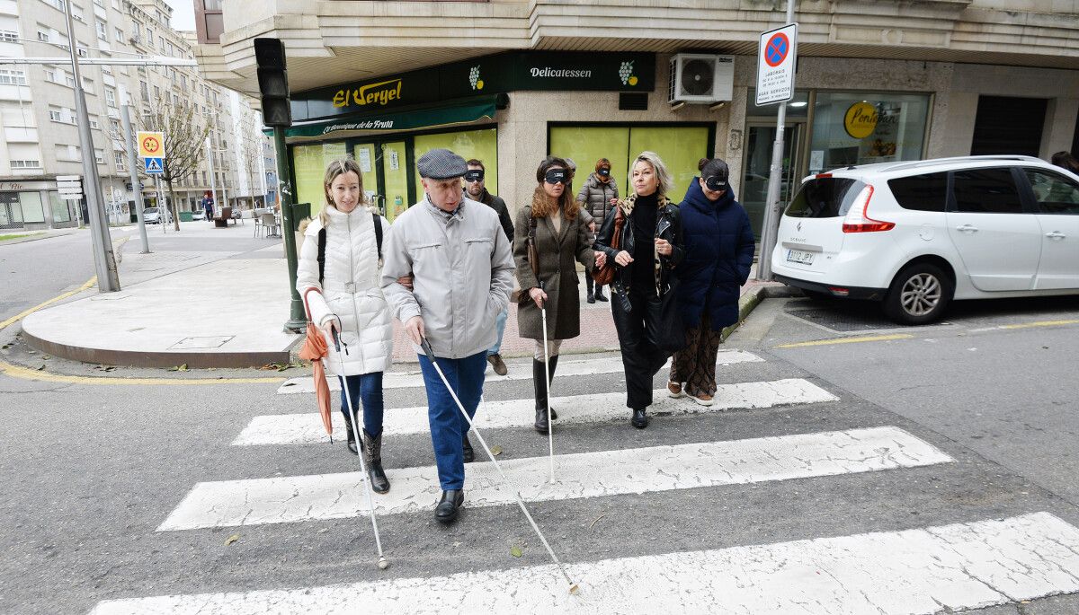 Recorrido a ciegas de la ONCE por la ciudad por el Día Internacional de las Personas con Discapacidad