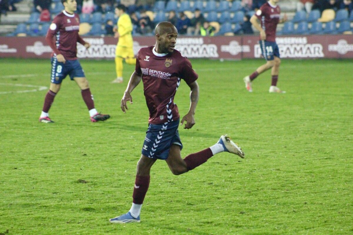 Marcos Barbeiro en el partido contra el Fabril, su debut en el Pontevedra