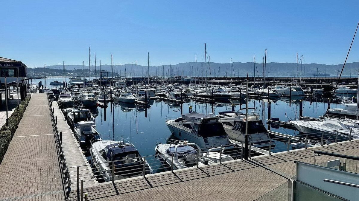 Barcos atracados en el puerto deportivo de Sanxenxo