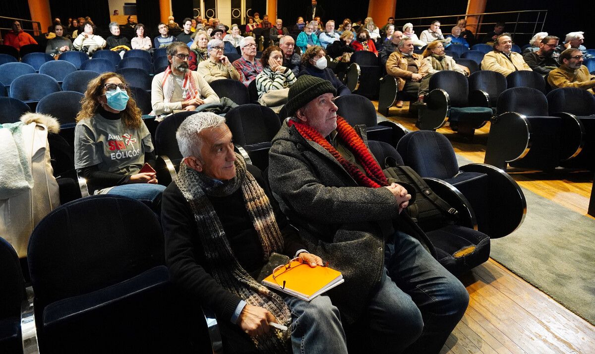 Benito Andrade y Antón Sobral en el acto 'Salvemos o Acibal' en el Teatro Principal de Pontevedra