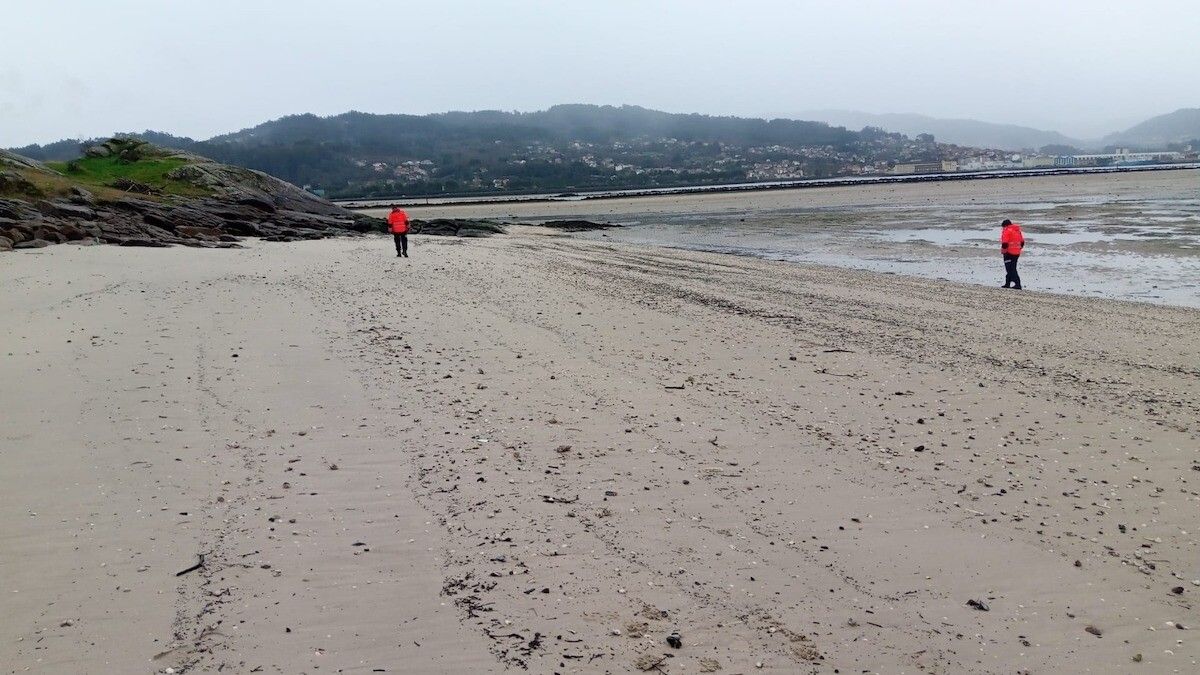 Vigilancia en las playas de Poio ante la posible llegada de pellets