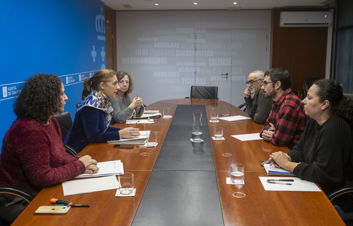 Reunión de Ángeles Vázquez con representantes de Adega